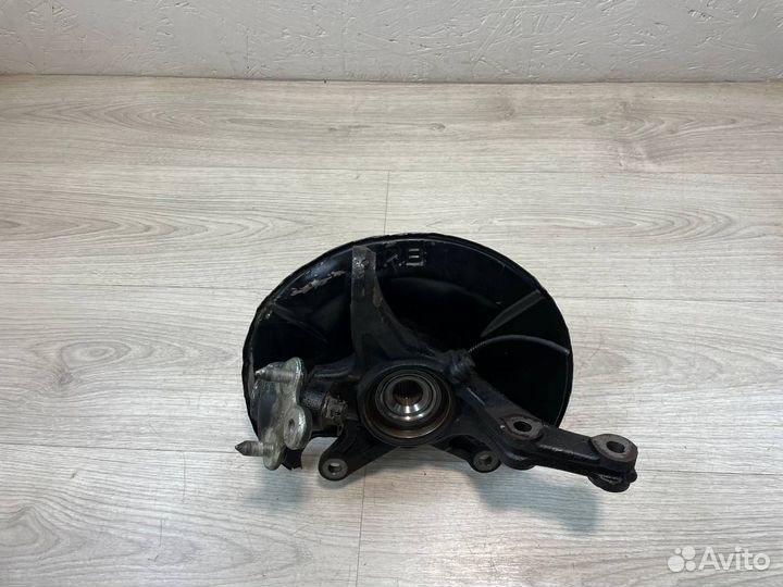 Кулак передний левый Honda Civic 4D 1.8