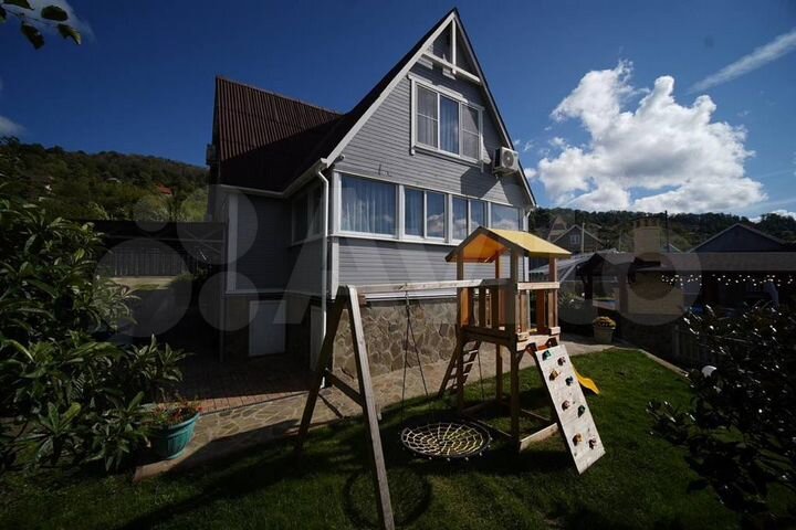 Коттедж 208 м² на участке 11 сот.