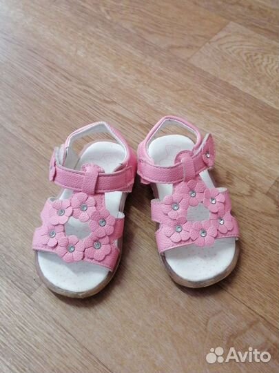 Сандалии на девочку