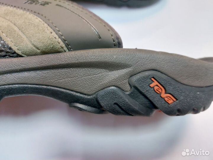 Сандалии teva 47, новые