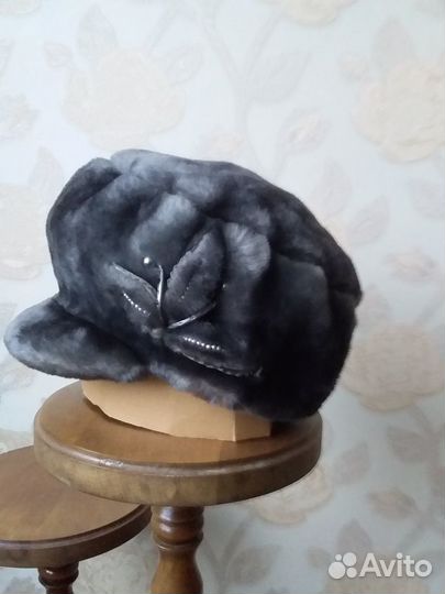 Женские меховые шапки