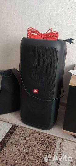 Музыкальная колонка jbl
