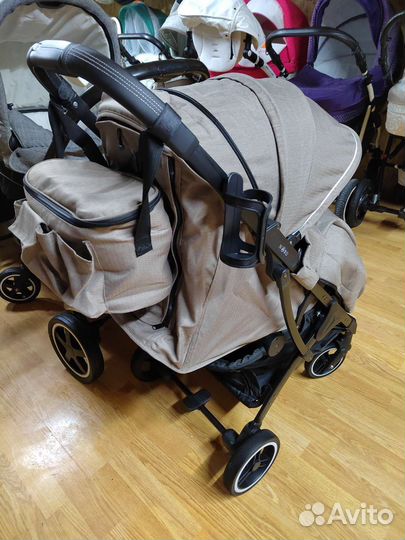 Коляска прогулочная новая