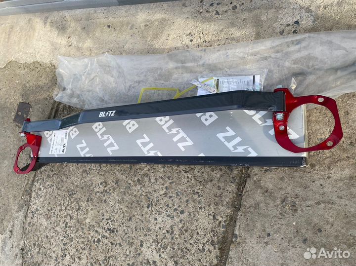 Распорка Blitz Toyota Noah / Voxy 2014+