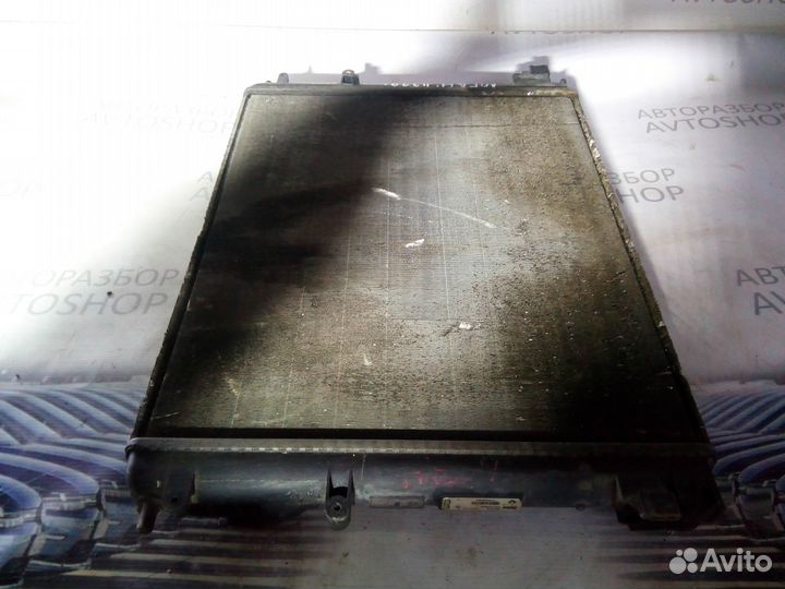 Радиатор охлаждения Renault Logan