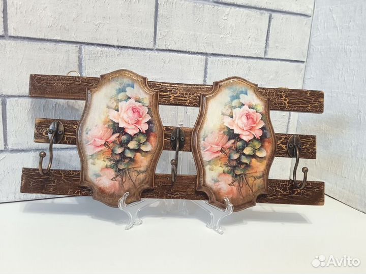 Вешалка-ключница настенная деревянная