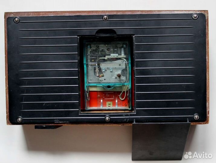 Часы янтарь