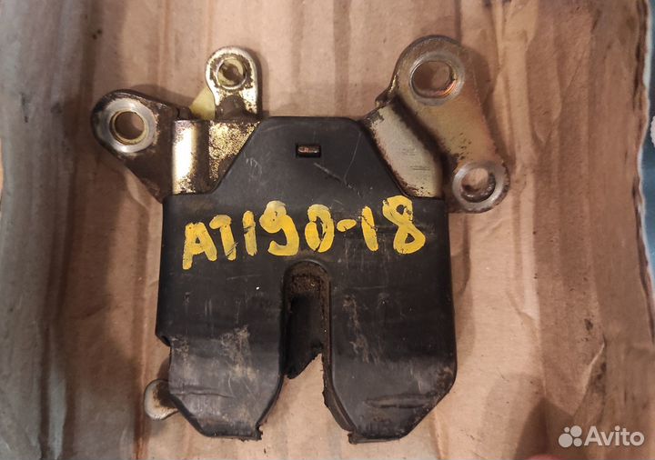 Замок багажника corona и carina E