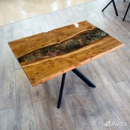 Стол Космос из массива и смолы