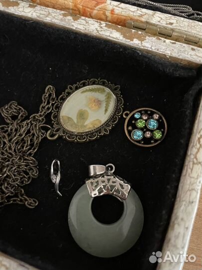 Бижутерия и шкатулка