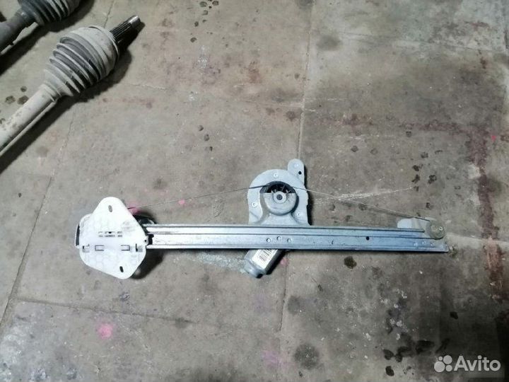 Стеклоподъемник передний правый Renault Logan