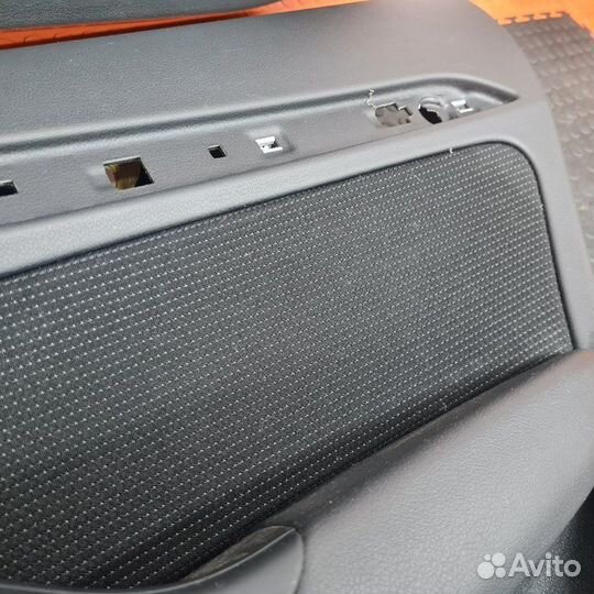 Обшивка двери Audi Q3 8U 2013