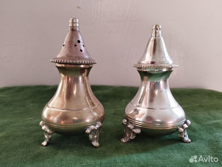 Старинный набор для специй. Солонка и перечница