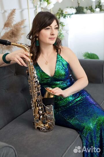 Саксофонист на праздник. Саксофон. Музыкант