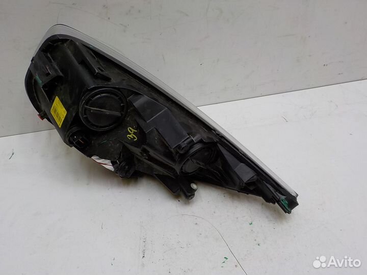 Фара правая Kia Venga 2010