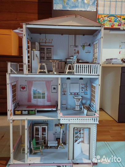 Кукольный домик с мебелью