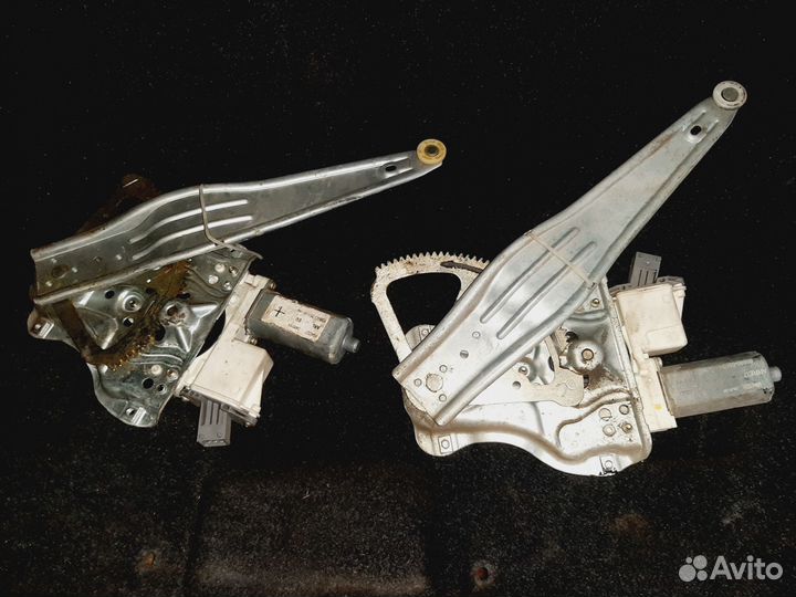 Тойота Авенсис 2 стеклоподъёмник