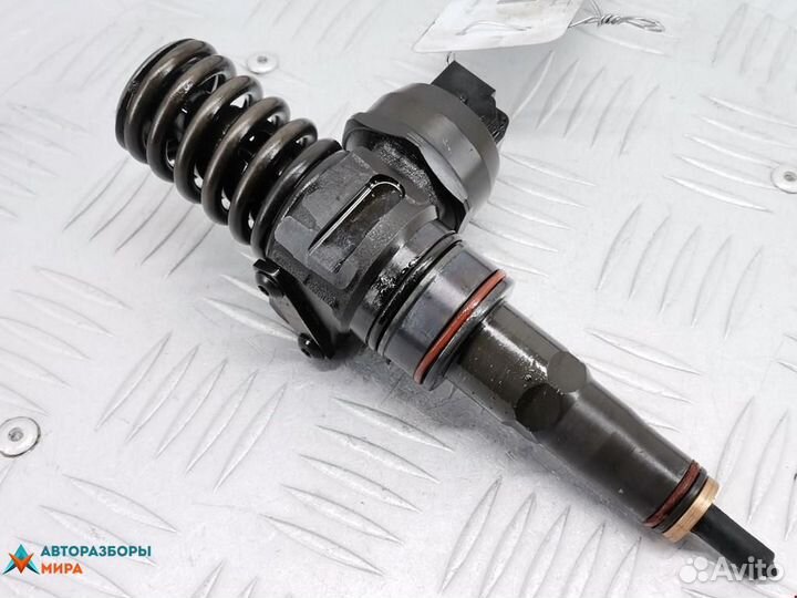 Форсунка Volkswagen Golf 4 2002 038130073AG