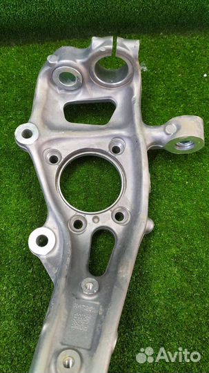 Кулак поворотный передний правый Audi A8 D5