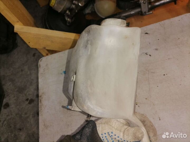 Бачок омывателя Nissan Serena 23