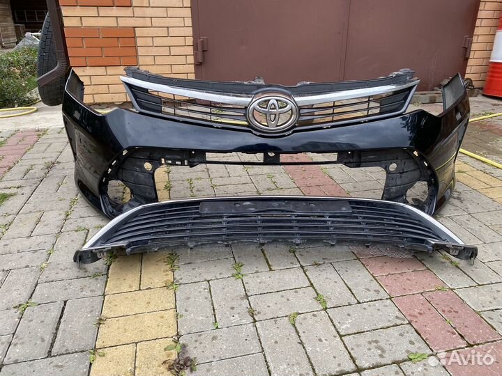 Решетки радиатора и передний бампер camry 55