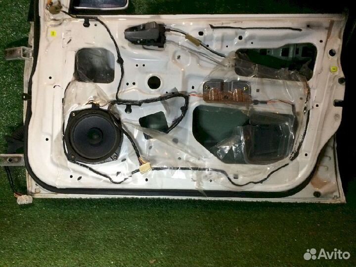 Дверь передняя правая Mitsubishi Lancer Cedia Lanc