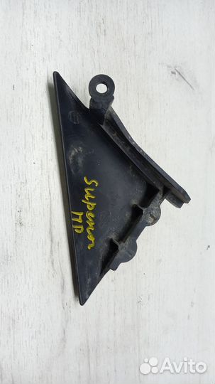 Наружная накладка передней правой стойки Nissan Se