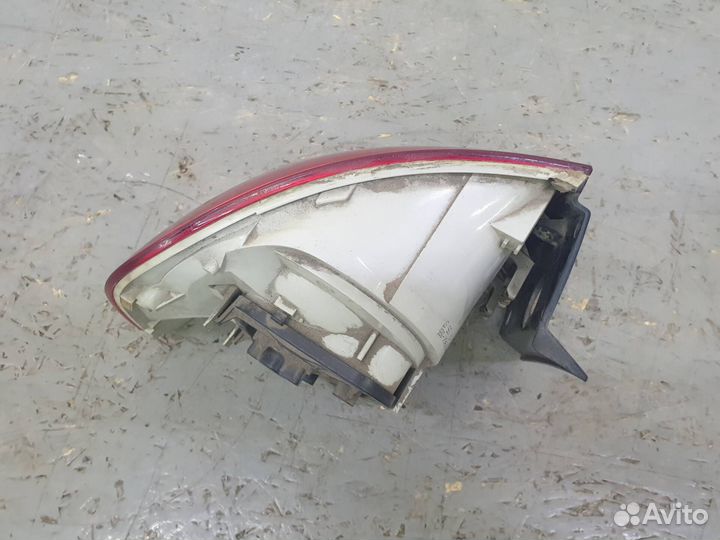 Фонарь правый внешний Volkswagen Touareg