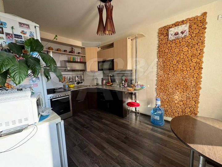 3-к. квартира, 90 м², 8/10 эт.