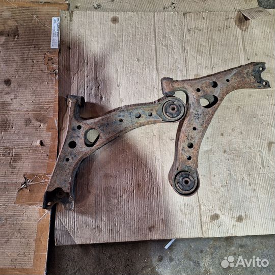 Рычаги передние левый правый Chery Tiggo T11