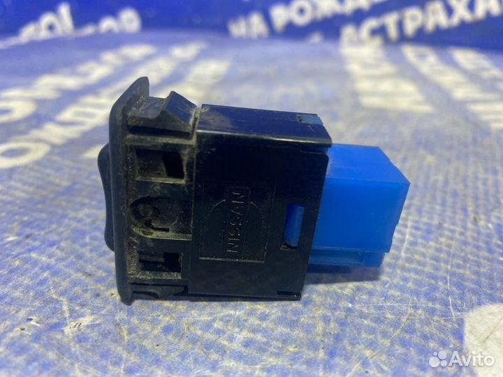 Кнопка обогрева сидений Nissan Almera N16 седан