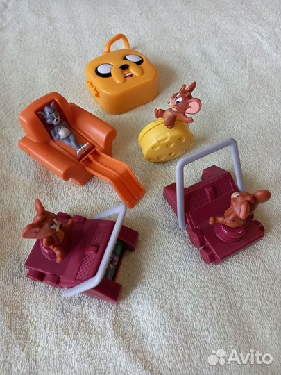 Детские игрушки: ранцы, куклы, мебель