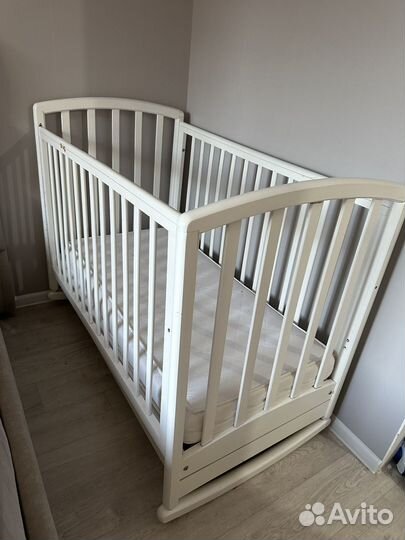 Детская кровать с матрасом и ящиком