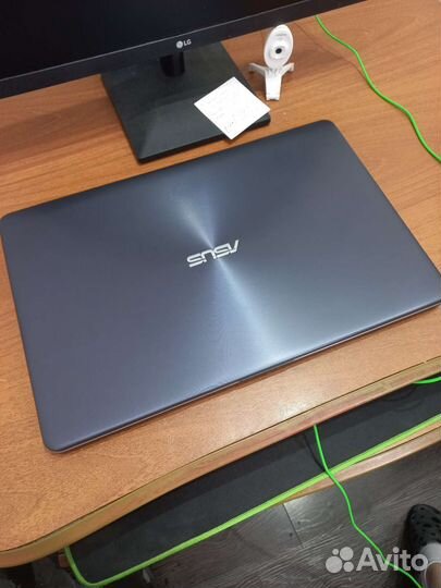 Asus vivobook 17