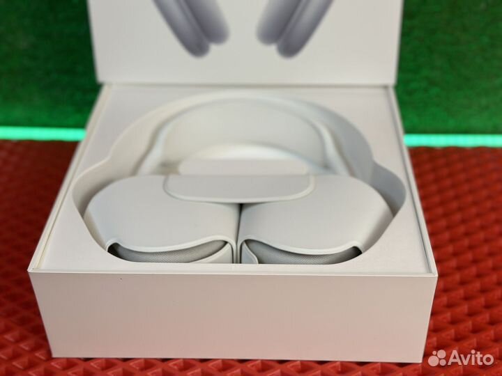 AirPods Max Elite white