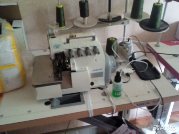 Машинка jaki оверлок и примострочка продам