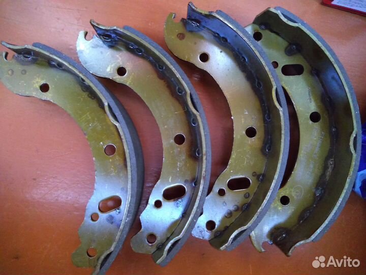 Продаю задние тормозные колодки для Газели