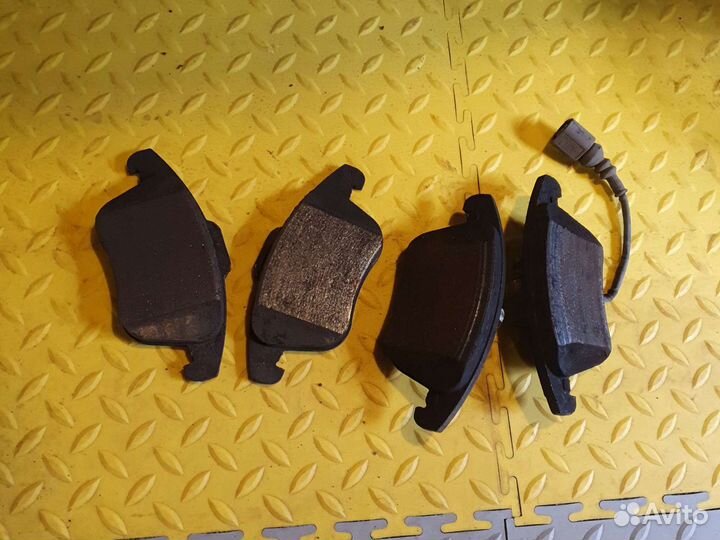 Колодки тормозные дисковые передние, комплект VAG5