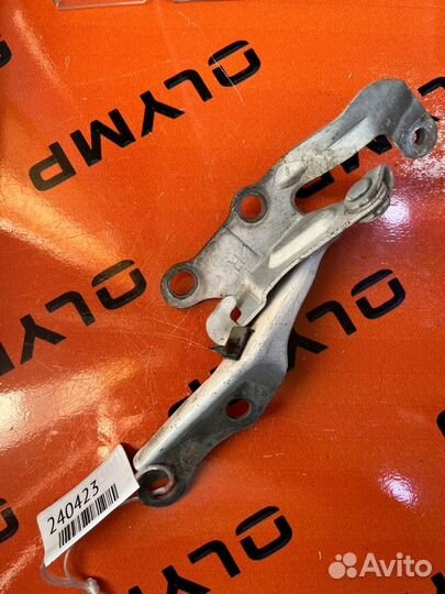 Петля капота правая Toyota Ipsum SXM10 3S-FE 2001