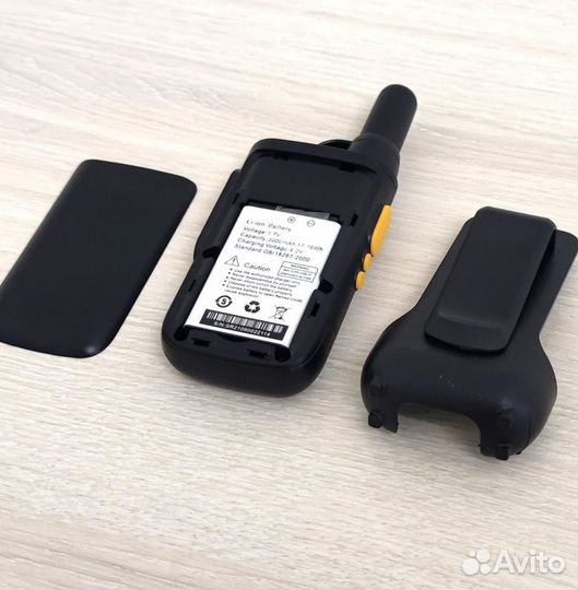 Рация-радиостанция в комплекте с наушниками