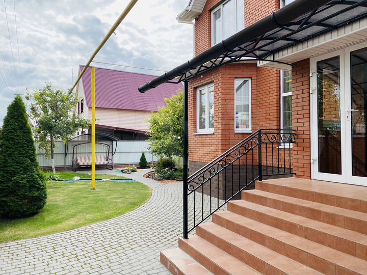 Дом 260 м² на участке 5,5 сот.