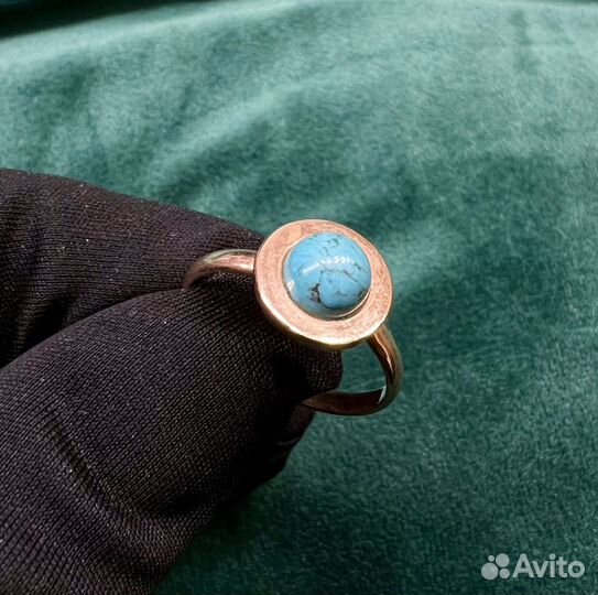 Золотое кольцо с натуральной бирюзой