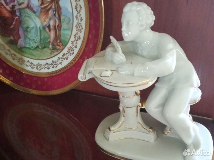 Фарфоровая статуэтка Пушкин лфз