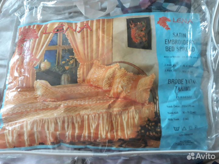 Новое покрывало на кровать с наволочками