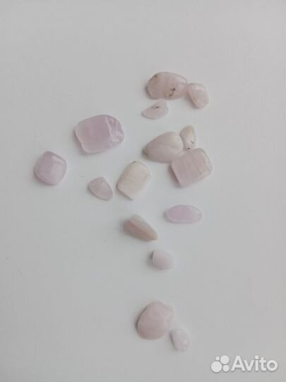 Кунцит натуральный кучка 40 гр россыпь галтовка