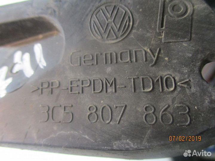 Направляющая заднего бампера Volkswagen Passat B6