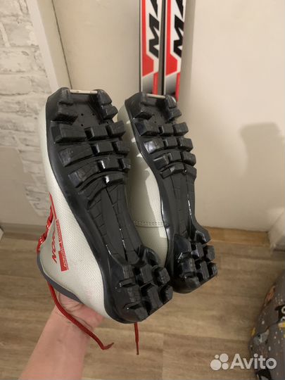 Лыжи беговые с ботинками 32 размер