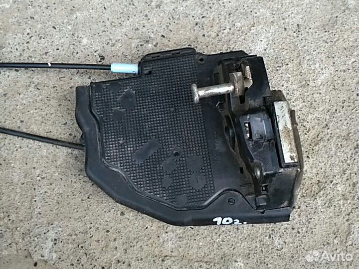 Замок задний правый Lexus LX 570