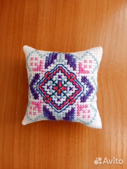 Игольница с вышивкой. Ручная работа