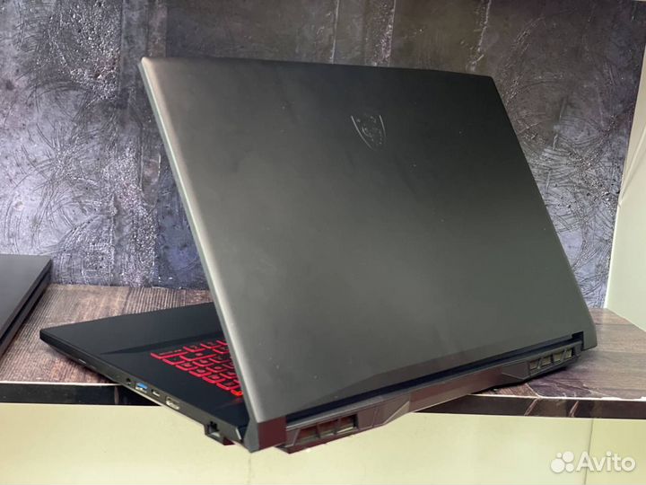 MSI Katana 17.3 144Ghz/i5-11400H/GTX 1650